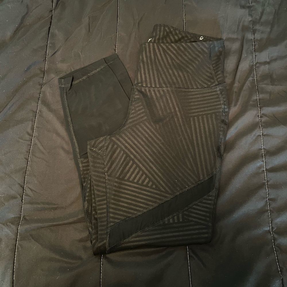 Old Navy Active Mesh Cut Out Leggings